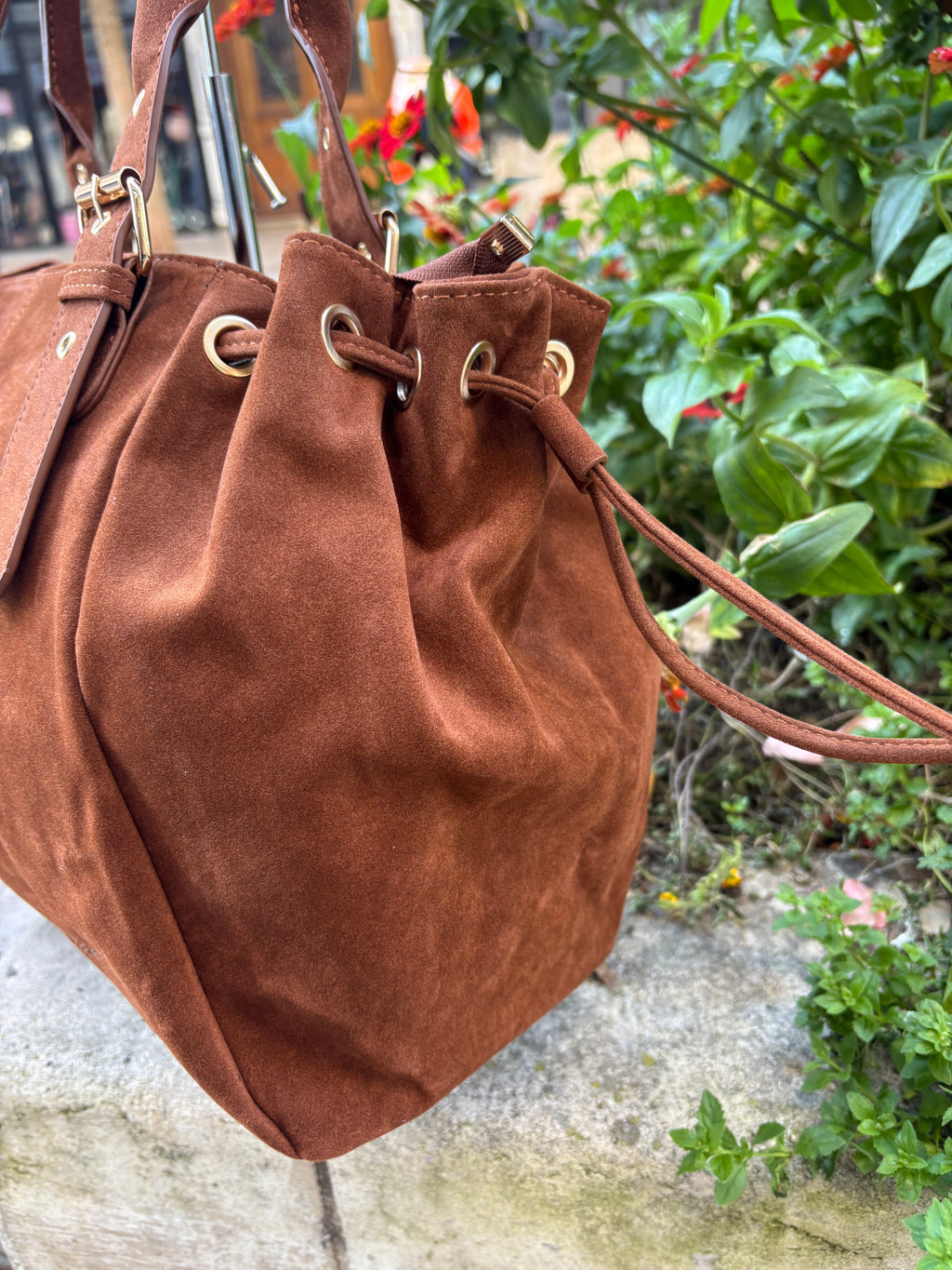 Sac à main Garance en suédine camel - Flora & Co Paris