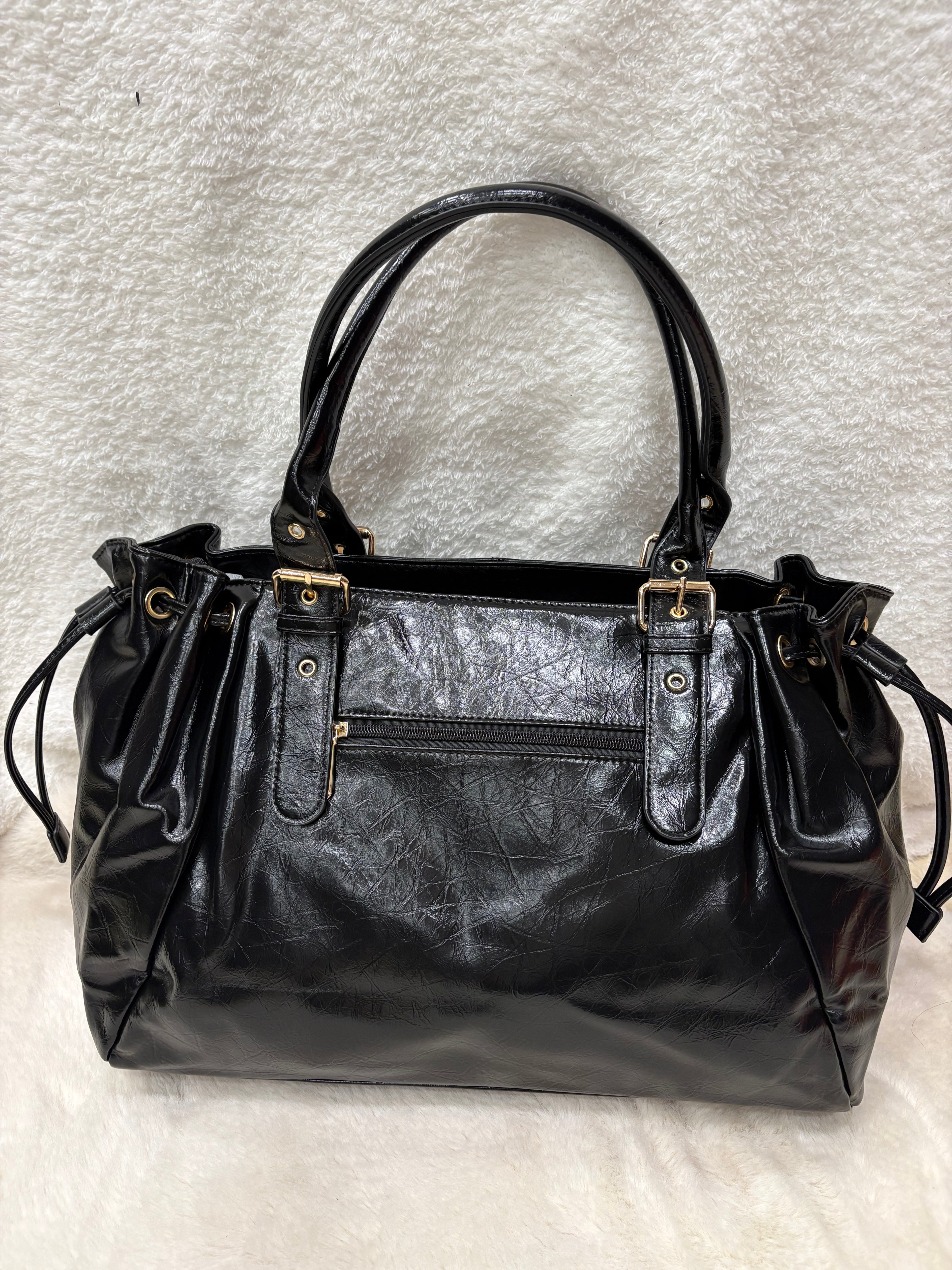 Sac à main noir Iria - Flora & Co Paris